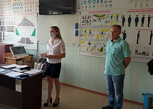 Сотрудники МВД провели встречу с курсантами-водителями ПОУ «Ейская АШ ДОСААФ России»