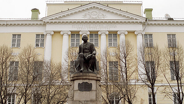 Журфак МГУ эвакуируют в Москве
