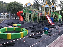 Площадку в обновленном екатеринбургском сквере "превратили в месиво"