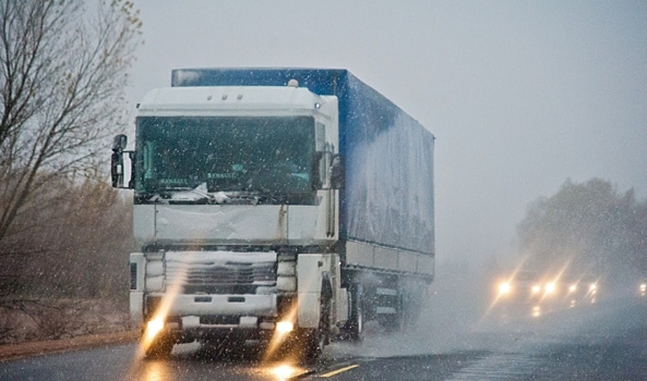 На трассе под Волгоградом устраняют затор из-за снегопада