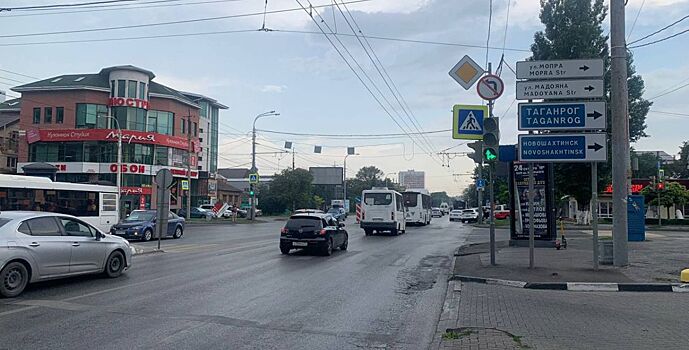 На проспекте Стачки столкнулись две легковушки