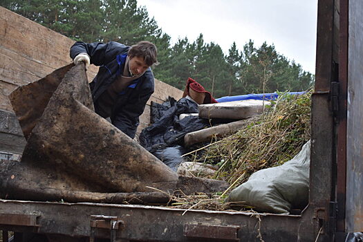 «За чистый Академ!»: в Красноярске активисты убрали четыре свалки в самом зеленом районе города