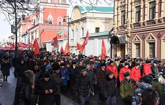 Около 6 тысяч человек приняли участие в акции памяти Немцова в центре Москвы