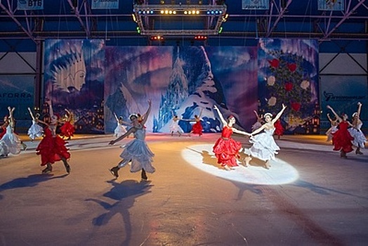 Более 2 тыс детей посетили новогодний спектакль «Снежная Королева» в Одинцове