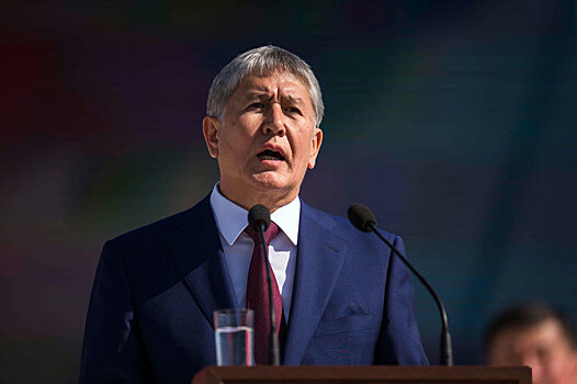 Атамбаев анонсировал митинг у здания парламента