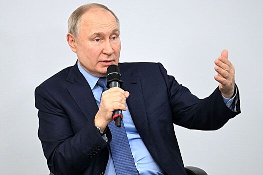 Владимир Путин: важно поддержать авторитет учителей физкультуры