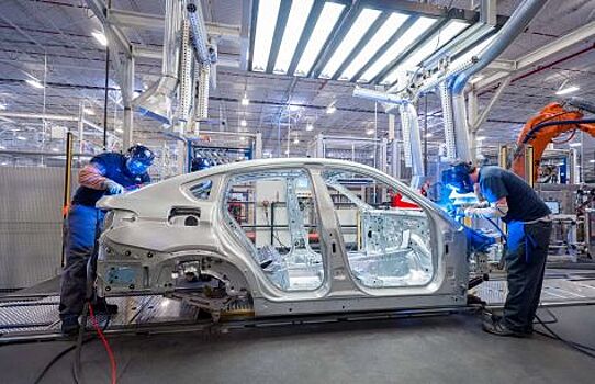 BMW инвестирует в производство i4 200 миллионов евро