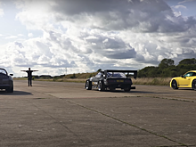 Видео: гонка тюнинговых Toyota Supra и Mazda RX-7 со стандартным Porsche 911 Carrera T