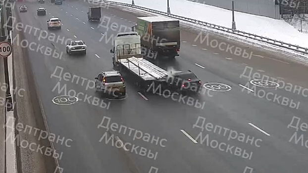 ДТП произошло на внутренней стороне 105-го километра МКАД