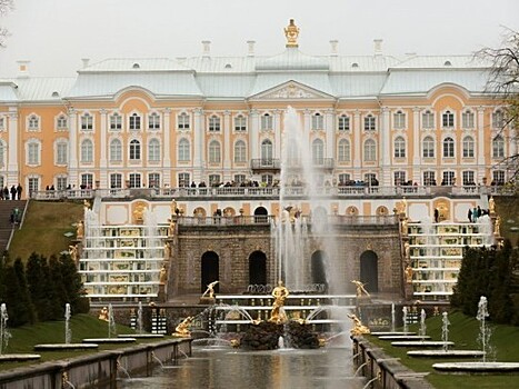 В Петергофе впервые со времен войны не заработали фонтаны