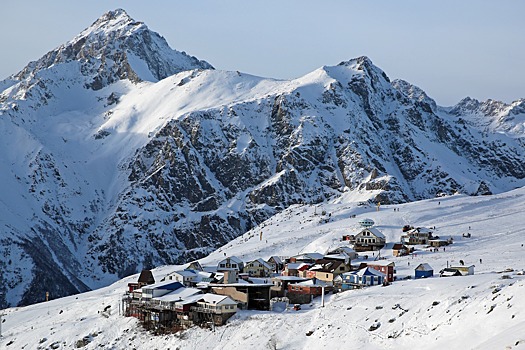 На курорте «Домбай» построят новую канатку, гостиницы и системы искусственного оснежения