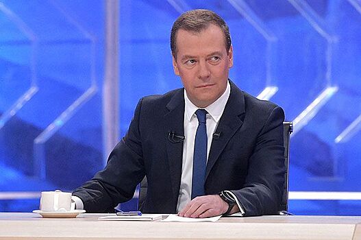 Медведев рассказал, что его новогодний стол на 99% будет состоять из российских продуктов