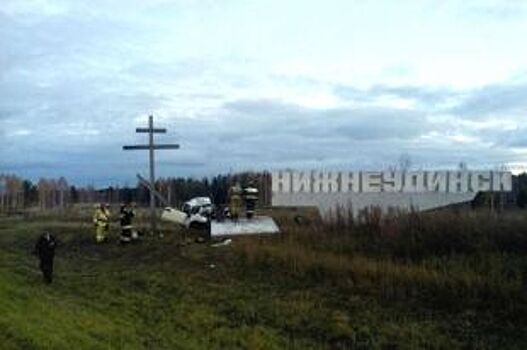 В сети появились фото с места смертельного ДТП со стелой в Нижнеудинске