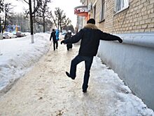 У водоемов установили препятствия для выезда на лед