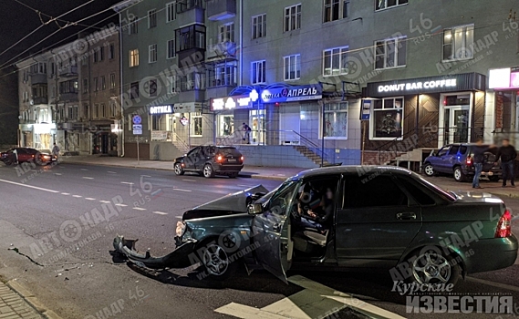 Ночью в Курске произошло тройное ДТП