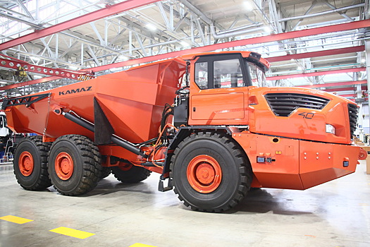 КамАЗ показал новейший сочлененный 75-тонный самосвал «Геркулес»