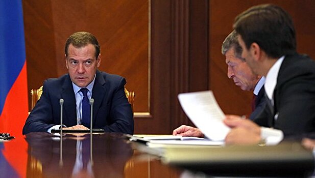 Медведев призвал к скорейшему переходу на дистанционные методы контроля