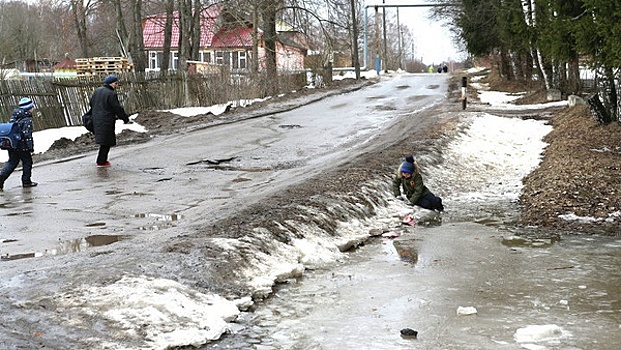 Жители Подмосковья пожаловались на загрязнения от канализационных стоков из военного городка
