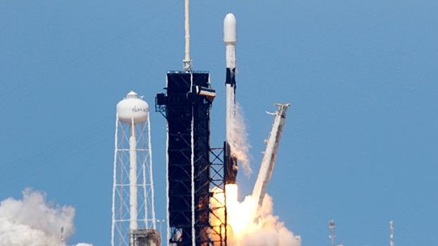 Ракета Falcon 9 с кораблем Dragon стартовала к МКС