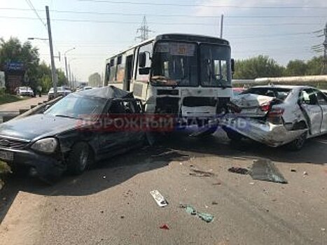 В Уфе произошло ДТП с пятью автомобилями, есть пострадавший