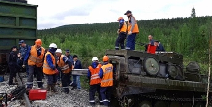 Движение курсирующих между Лабытнанги и Москвой поездов восстановлено после ж/д аварии