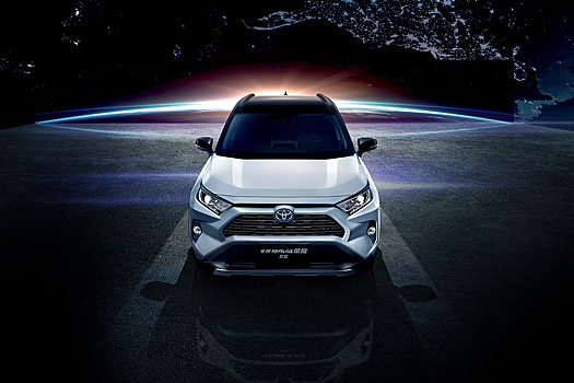 Российские дилеры Toyota наладили поставки RAV4. Раскрыты цены