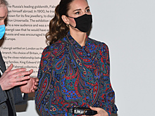 Кейт Миддлтон вышла в свет в блузе «с огурцами» за 13 тысяч рублей