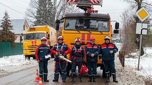 В Подмосковье применили метод намораживания льда при ремонте воздушной линии