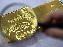 Цена золота ускоряет снижение в рамках коррекции
