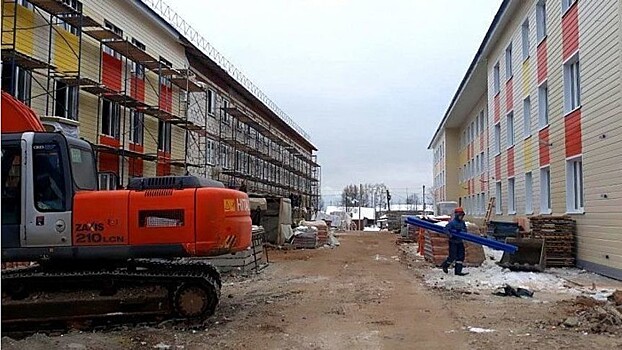 Александр Чурин проверил ход строительства жилья для переселенцев
