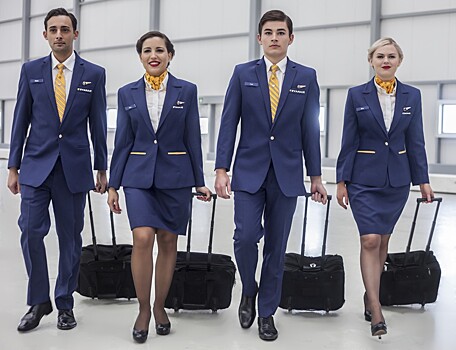 Авиакомпания Ryanair представила новую униформу бортпроводников