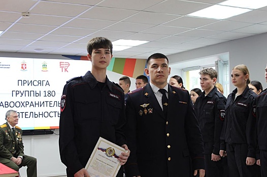 В Екатеринбурге студент правоохранительного кластера задержал наркокурьера