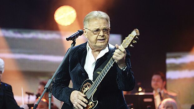 Певец Юрий Антонов после операции появился в студии Малахова без трости