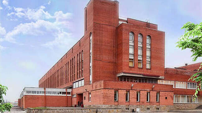 "Фонтанка": в Университете профсоюзов в Петербурге проходят обыски