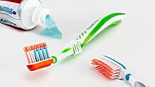 Стоматолог Бородина пояснила, почему не стоит глотать зубную пасту