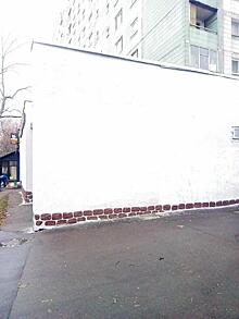 Фасад дома на улице Лескова очистили от вандальных надписей