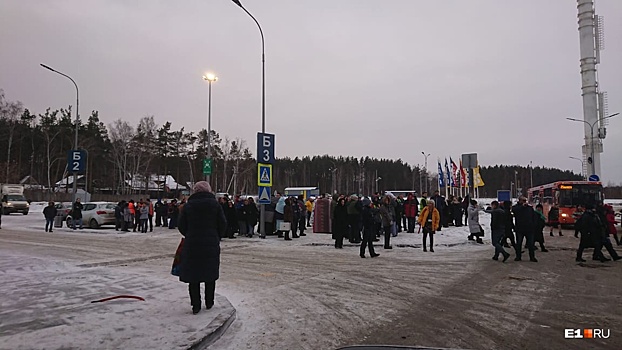 «Просим немедленно покинуть торговый центр»: утром в воскресенье покупателей эвакуировали из «Меги»