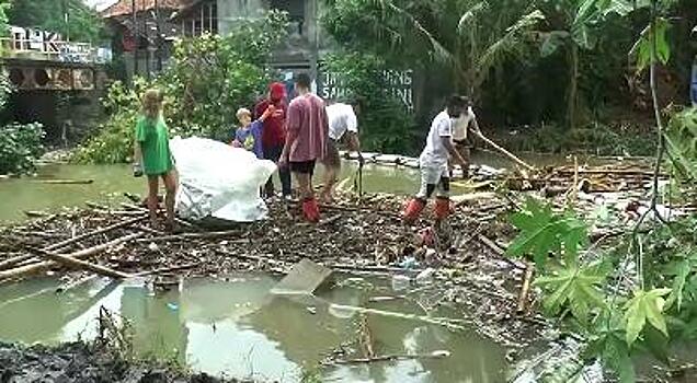 Жители Индонезии всерьёз занялись пластиковыми отходами