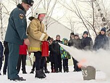 В Пензе школьников научили пользоваться огнетушителями