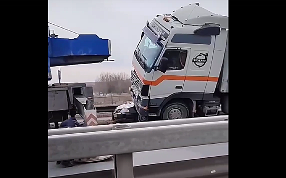 В ДТП с фурой и легковушкой под Рязанью погиб человек