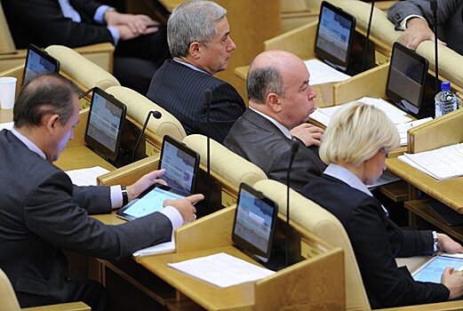Депутатам Госдумы запретили голосовать за отсутствующих коллег