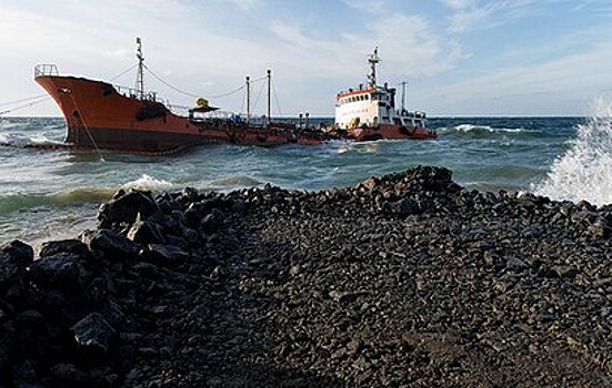 У берегов Турции загорелись два пустых танкера