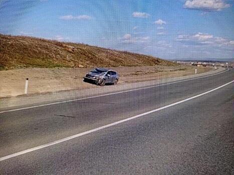 На трассе «Байкал» Honda Insight потеряла управление и перевернулась