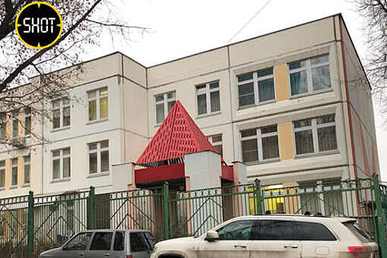 Shot: в Москве ребенок уснул на надувном круге в бассейне детского сада