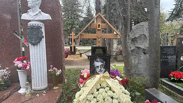 Прах Александра Ширвиндта захоронили на Новодевичьем кладбище