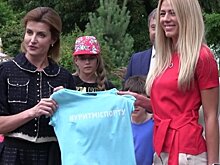 Супруга Порошенко продала свою футболку за 5 тыc. гривен