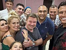 В Судже на золотую свадьбу к местным жителям приехали Прохор Шаляпин и Николай Бандурин