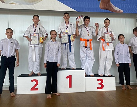 Выселковцы завоевали медали всех достоинств на соревновании по киокусинкай в Кореновске