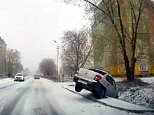 Снег в Омске спровоцировал семибалльные пробки