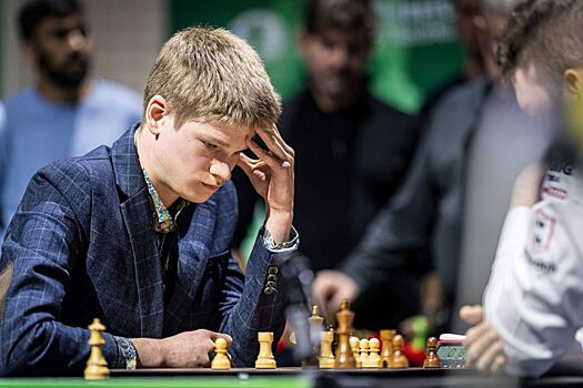 Ян Непомнящий сыграет с Володаром Мурзиным в 1/4 финала чемпионата мира по блицу